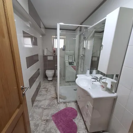 Baotic Apartment Vir