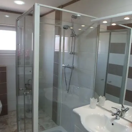 Baotic Apartment Vir