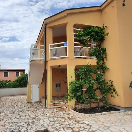 Baotic Apartman Vir