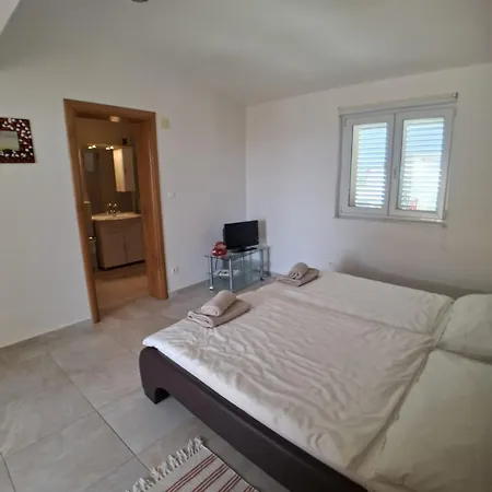 Apartment Baotic Vir