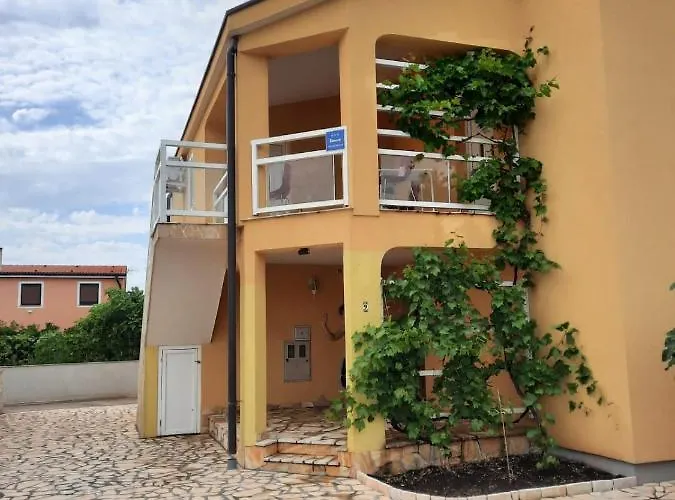 Baotic Apartment Vir